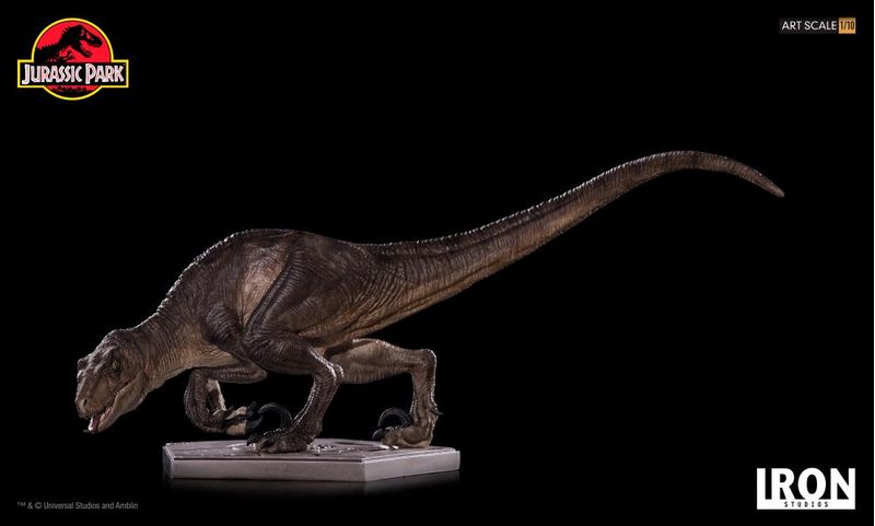 Jurassic-Park---Velociraptor-Crouching----Art-Scale-1-10