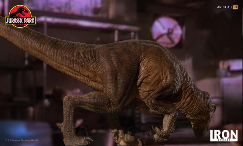 Jurassic-Park---Velociraptor-Crouching----Art-Scale-1-10