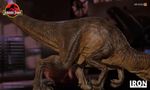 Jurassic-Park---Velociraptor-Crouching----Art-Scale-1-10