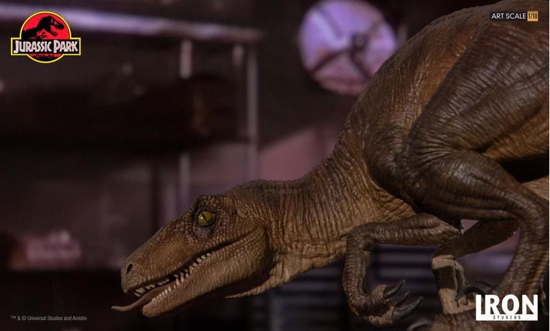 Jurassic-Park---Velociraptor-Crouching----Art-Scale-1-10