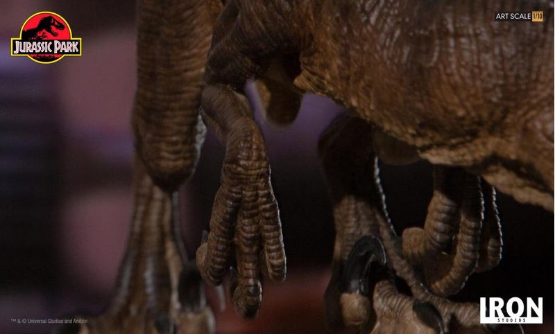 Jurassic-Park---Velociraptor-Crouching----Art-Scale-1-10