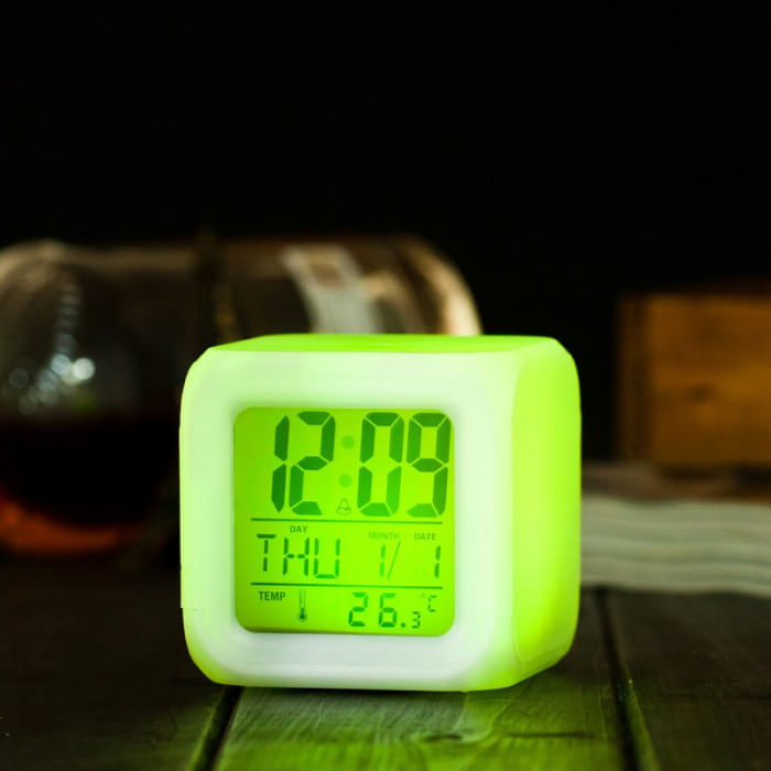 Relógio Cubo com LED 7 Cores