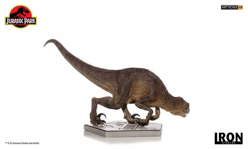Jurassic-Park---Velociraptor-Crouching----Art-Scale-1-10